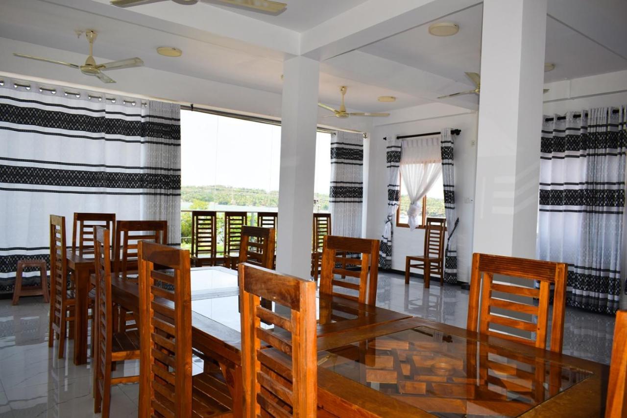 Holiday Villa Trincomalee Exterior photo