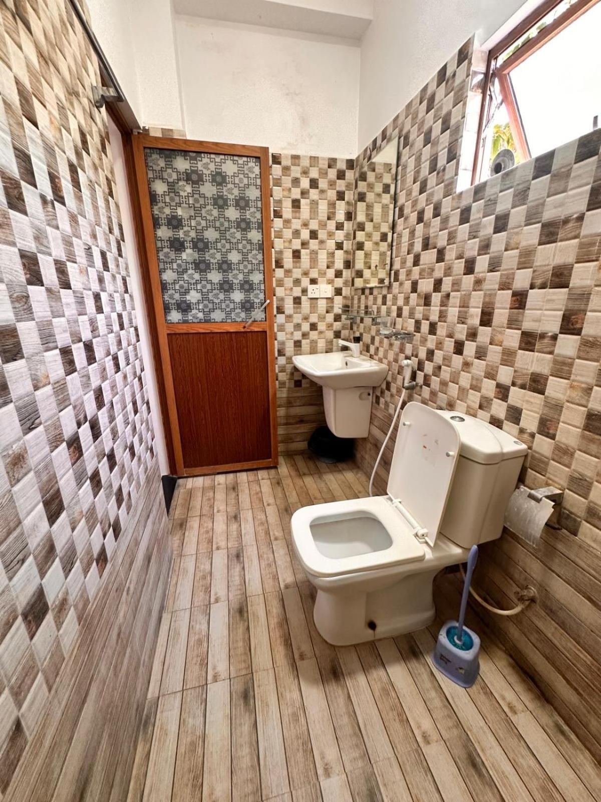 Holiday Villa Trincomalee Exterior photo