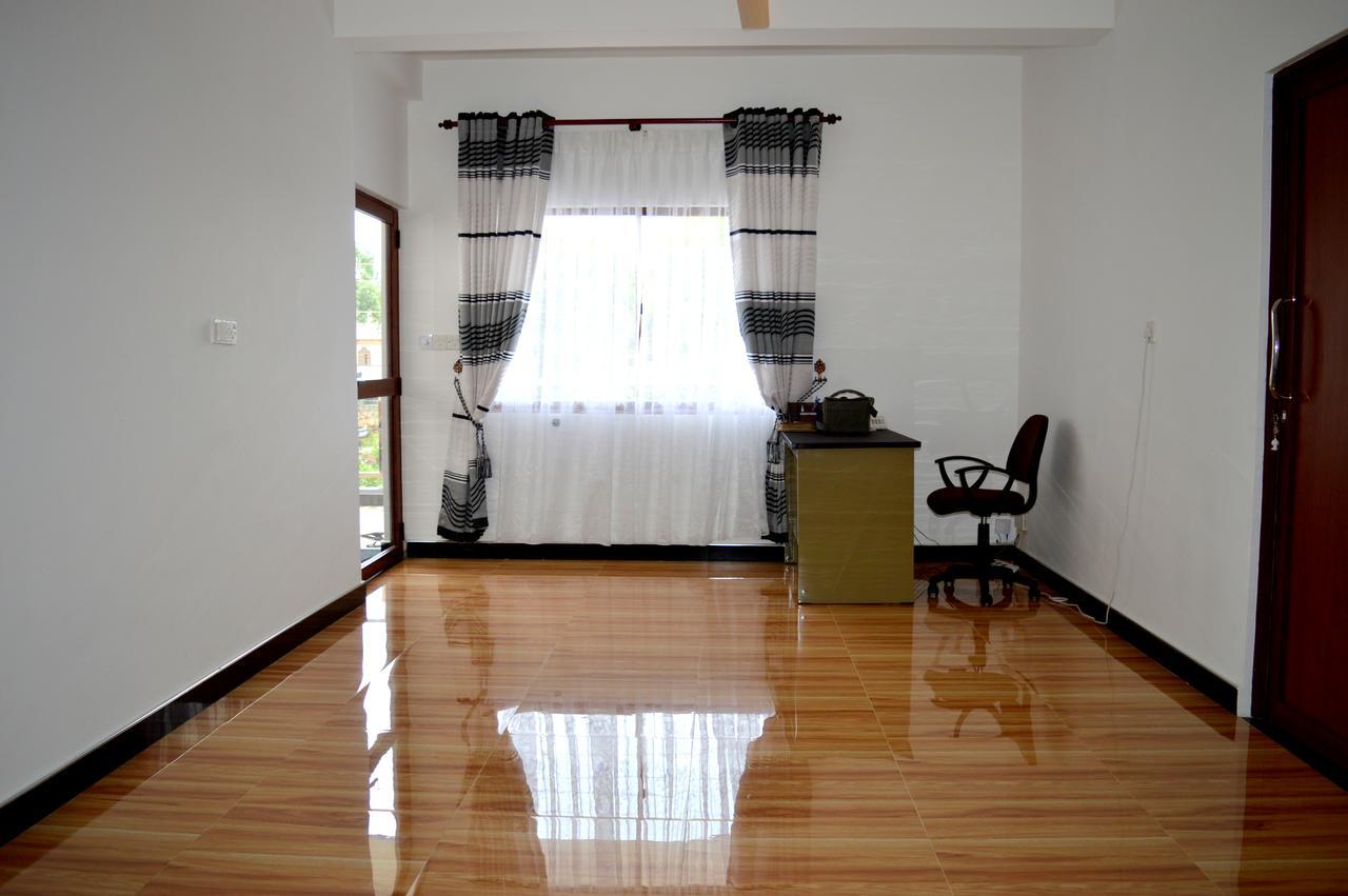 Holiday Villa Trincomalee Exterior photo